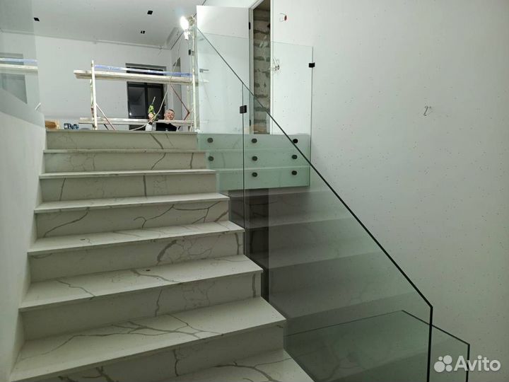 Перила для лестниц из стекла с доставкой