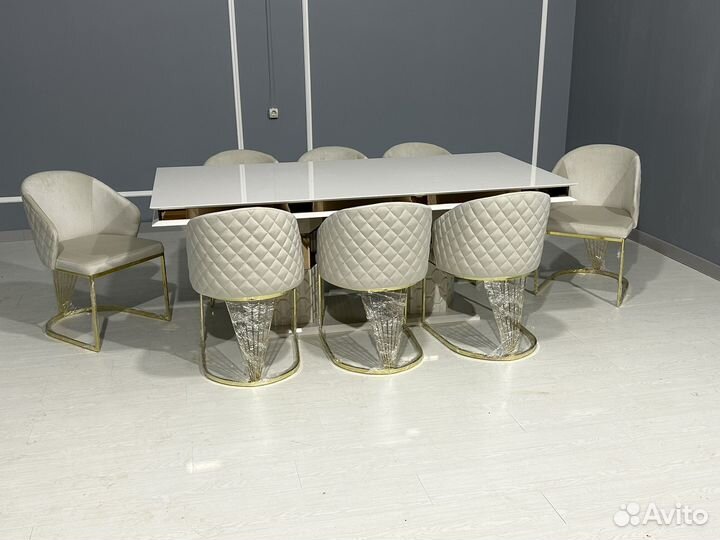 Стол и стулья