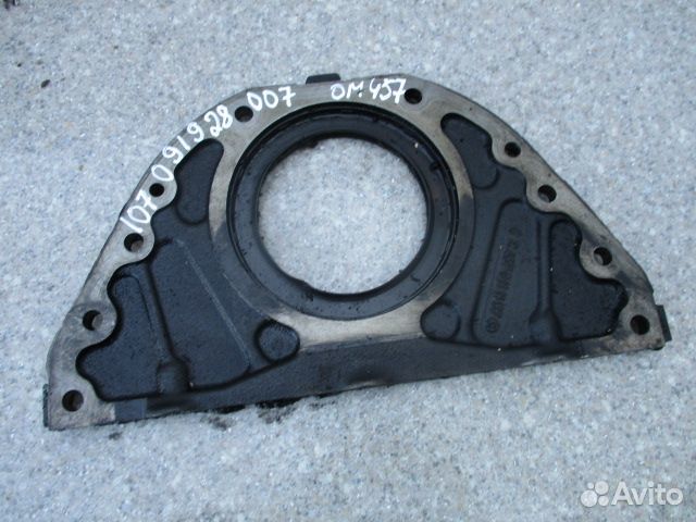 Крышка плиты двигателя Mercedes-Benz A4570111107