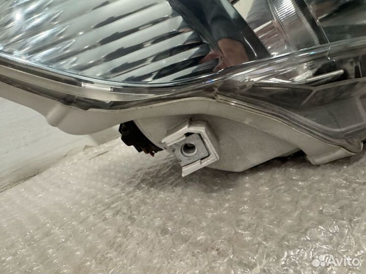 Фара правая Toyota Corolla Fielder 12526 NZE141 NZ