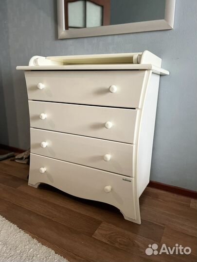 Пеленальный столик и кроватка