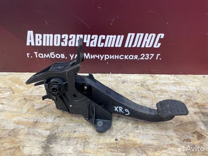 Педаль сцепления LADA X-Ray