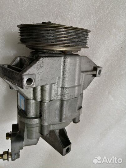 Компрессор кондиционера 92600ED010 Nissan MR18DE