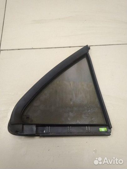 Стекло двери задней левой (форточка)