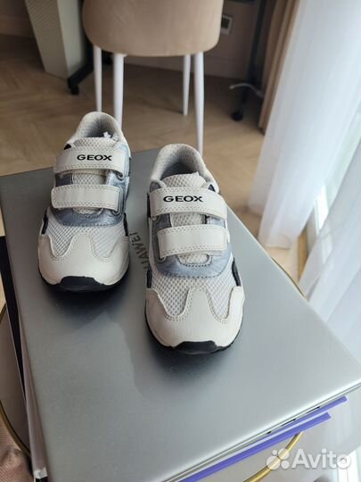 Кроссовки geox 29 белые