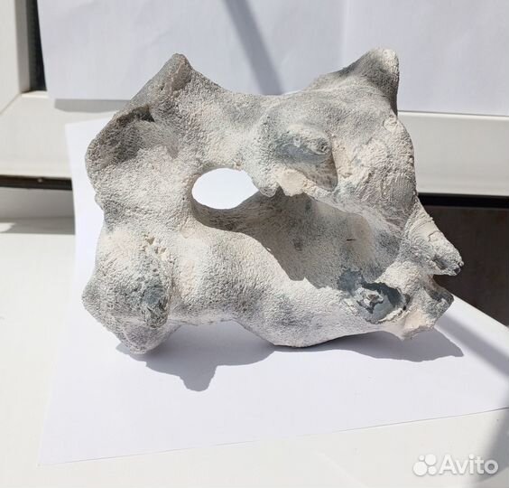 Камень кремень природный с отверстиями