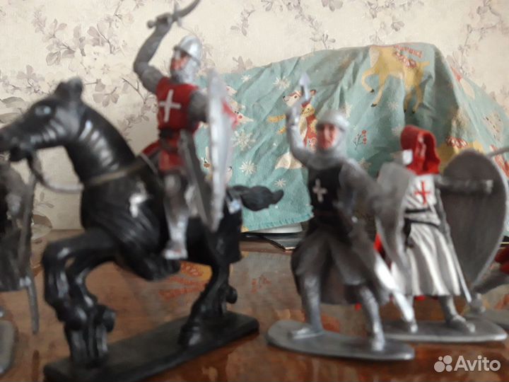 Солдатики 15шт. и киндоры