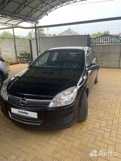 Opel Astra, 2011