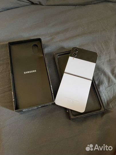 Samsung Galaxy Z Flip4, 8/128 ГБ