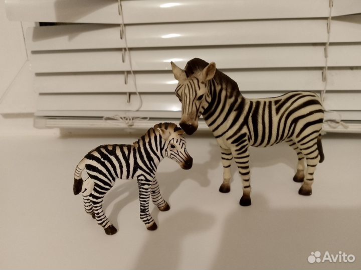 Зебры фигурки Collecta и Schleich