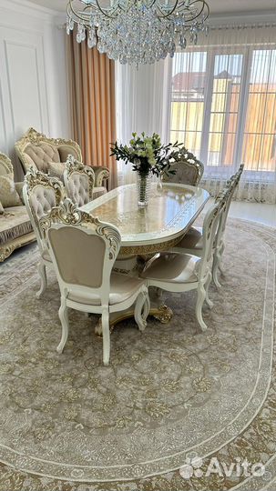 Столы и стулья