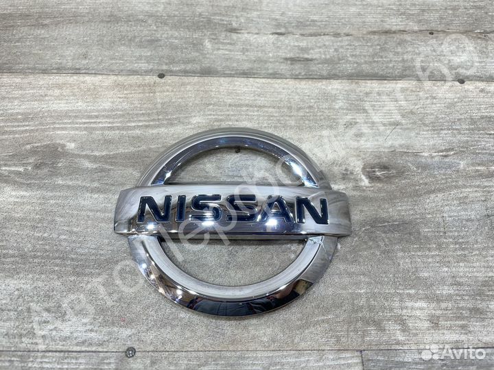 Эмблема задняя Nissan X-Trail T32 (с 2013)