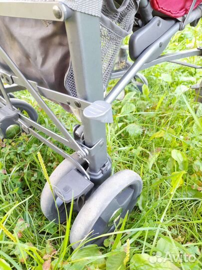 Детская прогулочная легкая коляска Chicco