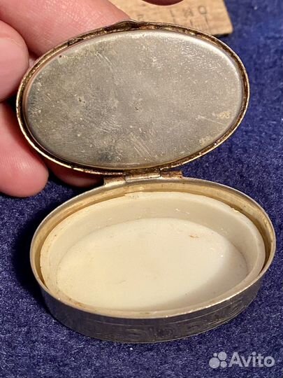 Баночка парфюмерная,узорная с камнем