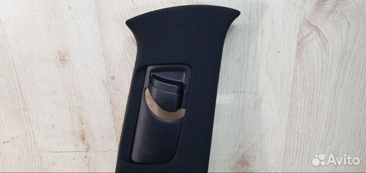 Обшивка стойки правая Toyota Rav4 V (XA50) 2.5