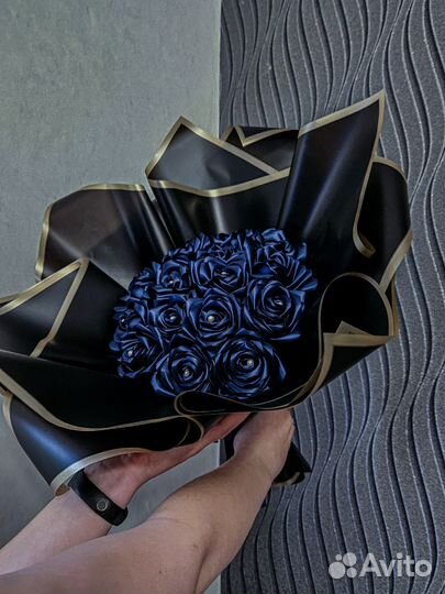 Розы из атласных лент