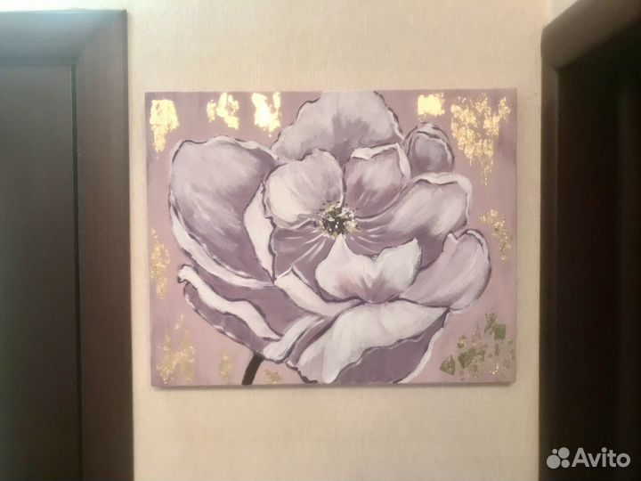 Цветок картина в интерьер с золотом