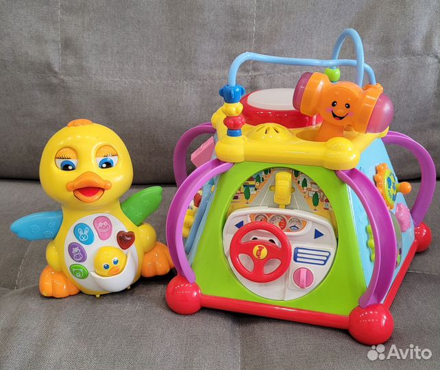 Развивающие игрушки: утка и бизиборд