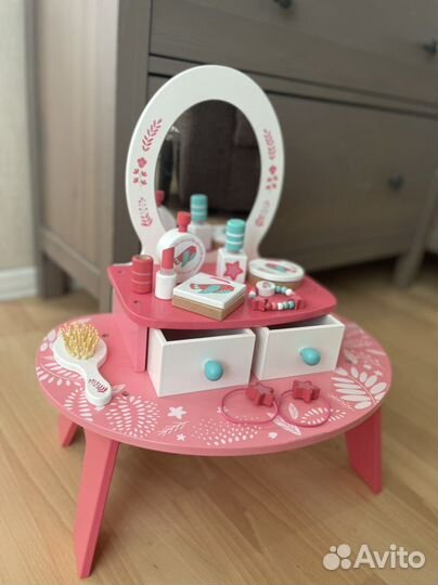 Туалетный столик для девочки