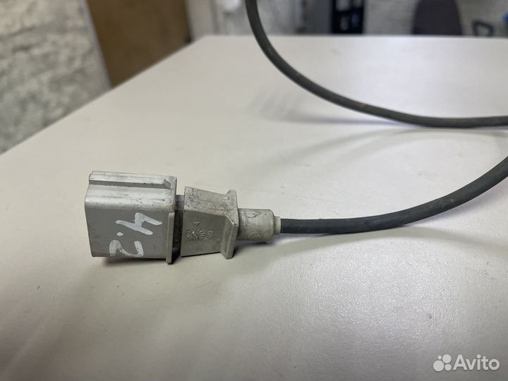Датчик коленвала Ауди А4 А6 А8 077905381F