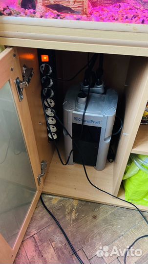 Аквариум с тумбой 280 литров без рыбок