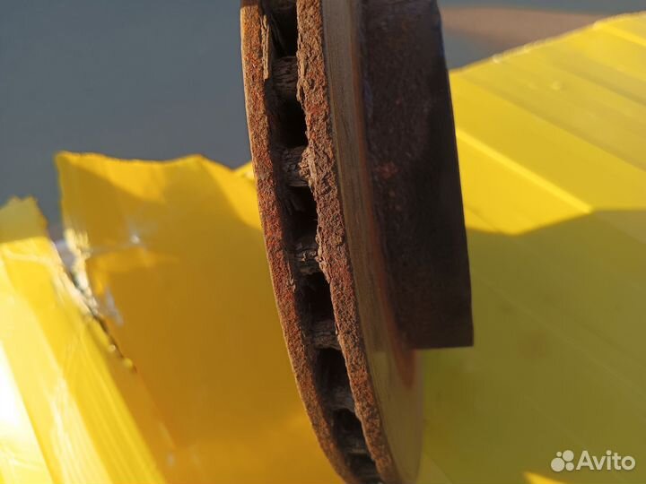 Тормозной диск на Ниссан примера 11