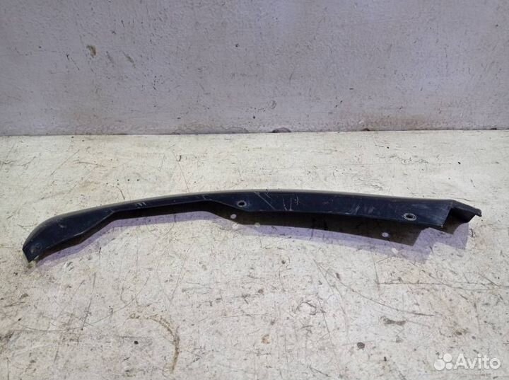 Молдинг переднего бампера