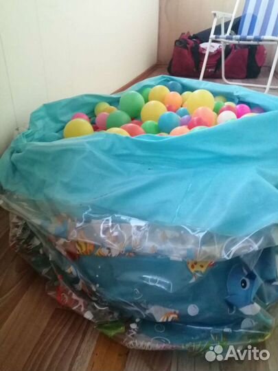 Сухой бассейн с шариками