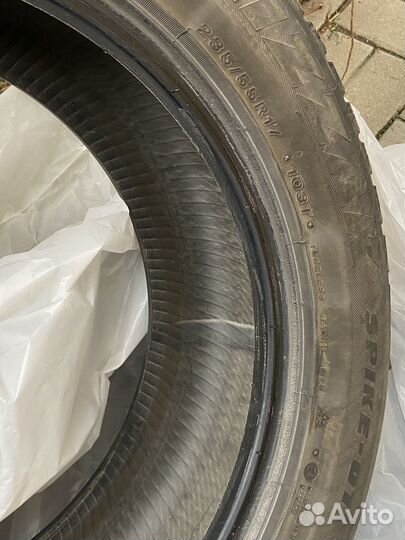 Bridgestone Blizzak Spike-01 235/55 R17