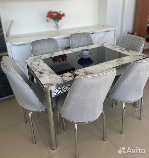 Кухонный стол и стулья