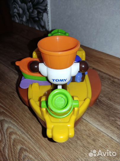 Игрушки и коврик для купания