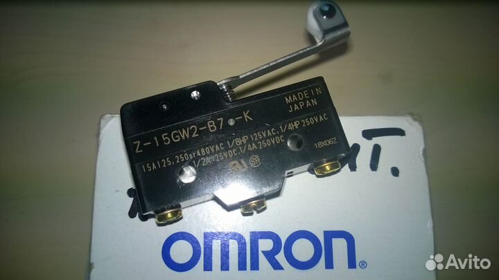 Включатель мгновенного действия omron Z-15GW2-B7-K