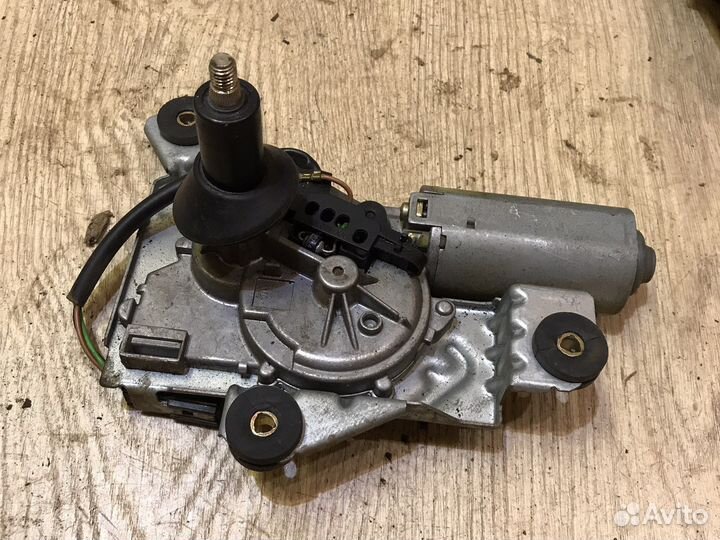 Моторчик стеклоочистителя задний Carisma