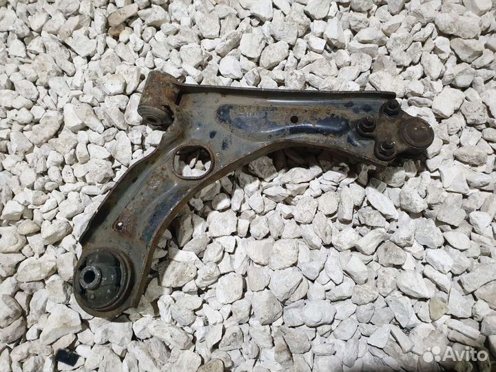 Рычаг левый Шевроле Авео Т300