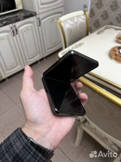 Samsung Galaxy Z Flip4, 8/256 ГБ