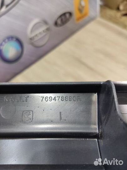 Обшивка Накладка задней стойки Renault kaptur Лев