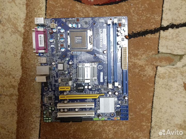 Материнская плата с оперативной памятью