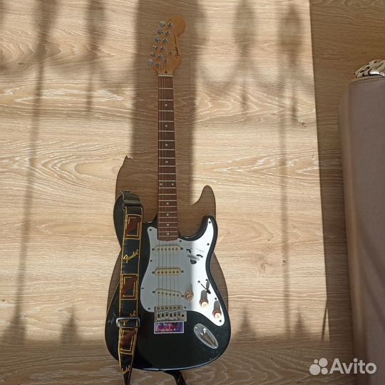 Продам гитару Fender Stratocaster