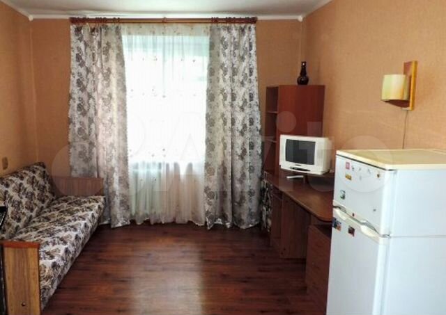 Семейное общежитие в москве на длительный. Продается комната в общежитии. Спрос на комнаты в общежитии. Маленькая комната в общежитии. Секция в общежитие на 2 комнаты.