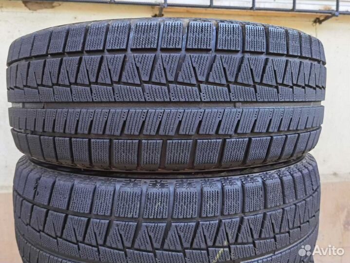 Bridgestone Blizzak Revo GZ 215/55 R17 96H