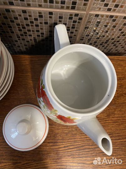 Кружки с блюдцем, заварной чайник
