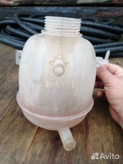 Расширительный бачок на Ниссан Альмера