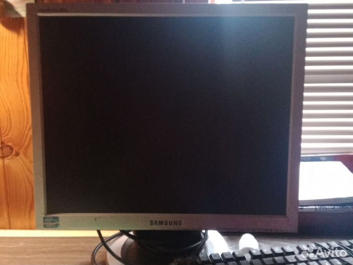 Монитор Samsung