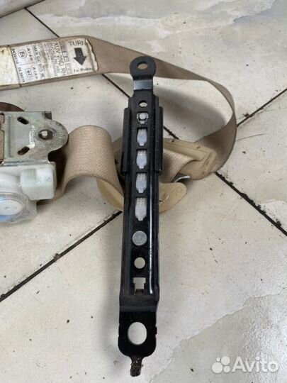 Ремень безопасности передний правый Subaru B9