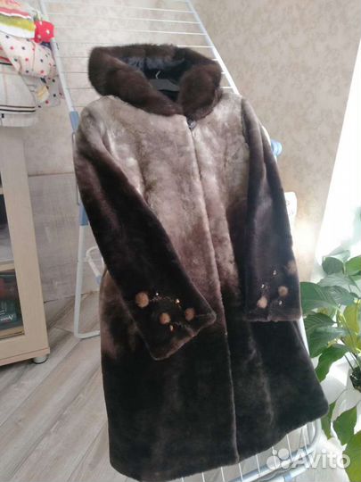 Шуба мутоновая с капюшоном