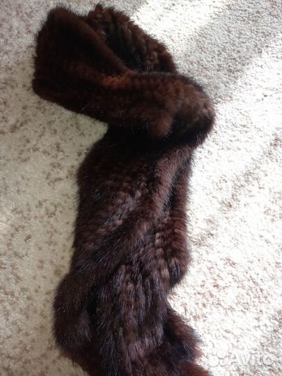 Норковый вязаный шарф коричневого цвета