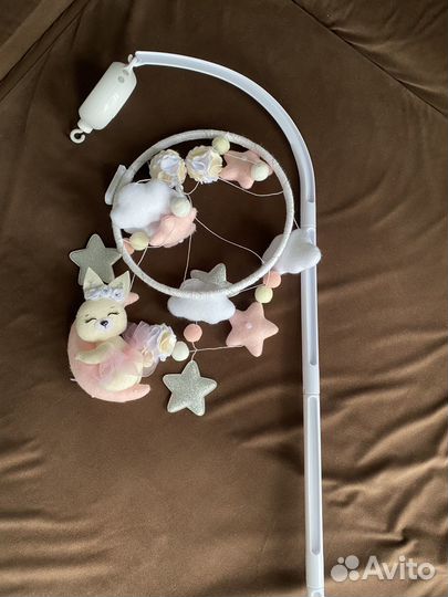 Музыкальный мобиль на кроватку из фетра