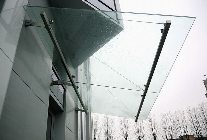 Стеклянный козырек на профиле