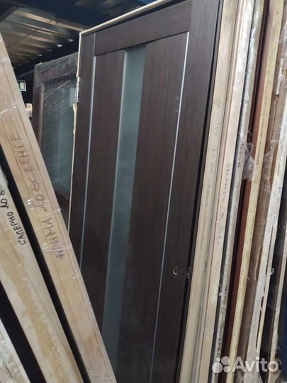Двери натуральный шпон с коробкой с витрины