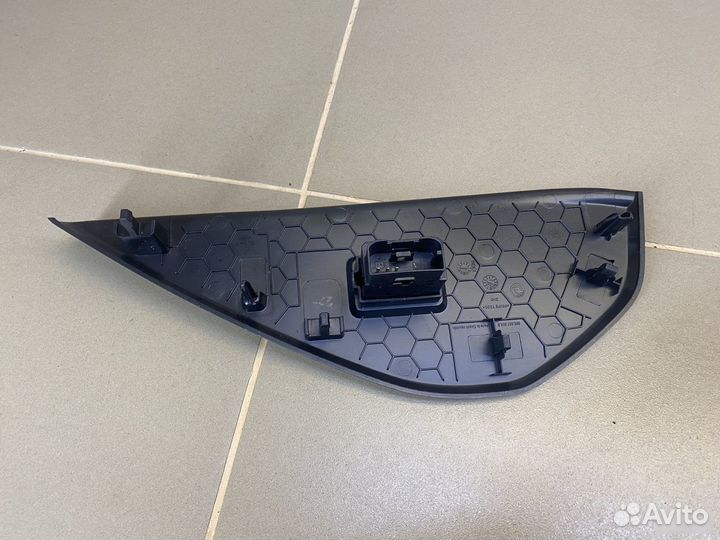 Накладка торпедо правая Skoda Kodiaq